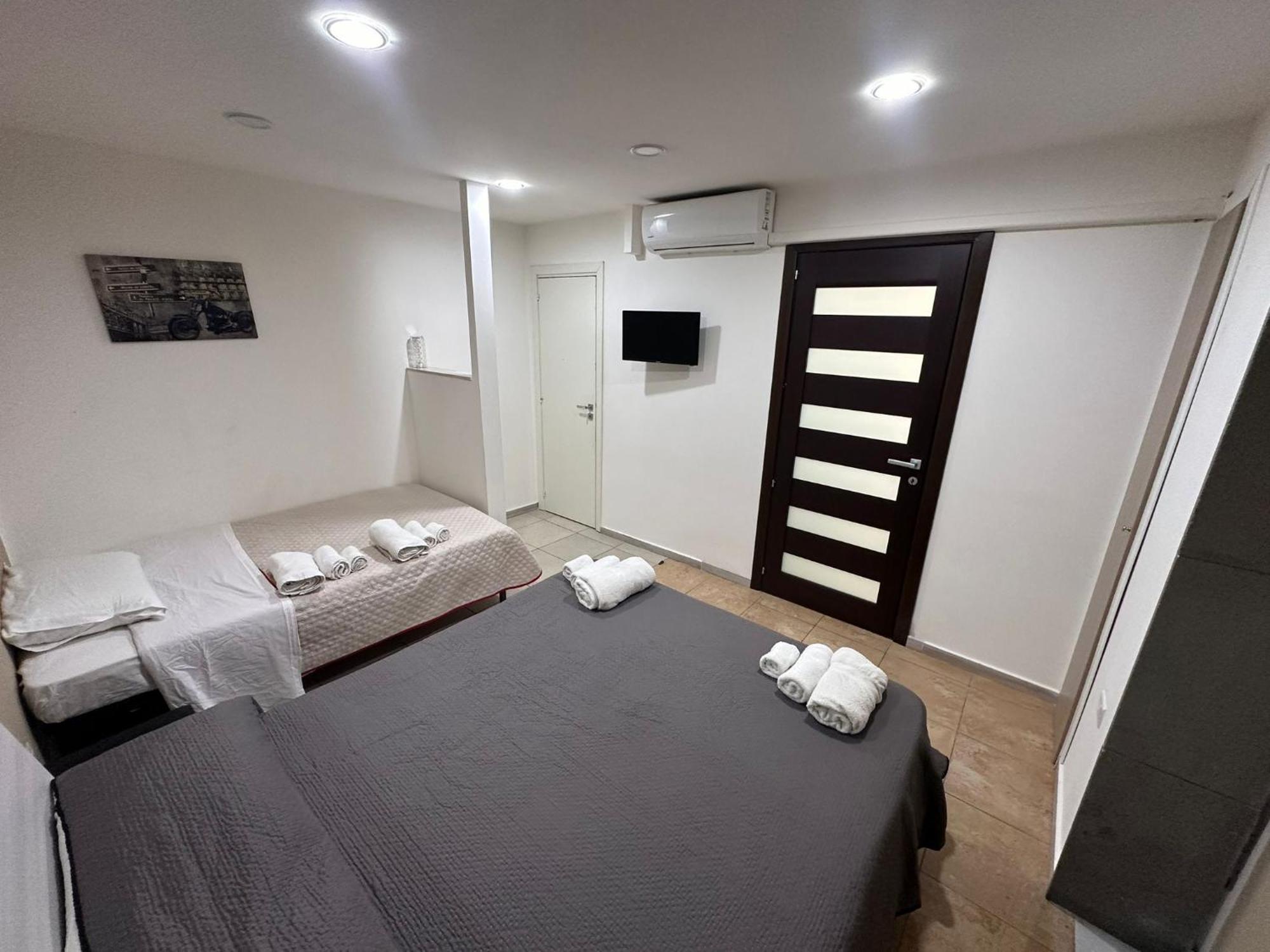 Holiday Apartament Aeroporto di Catania Fontana Rossa Esterno foto